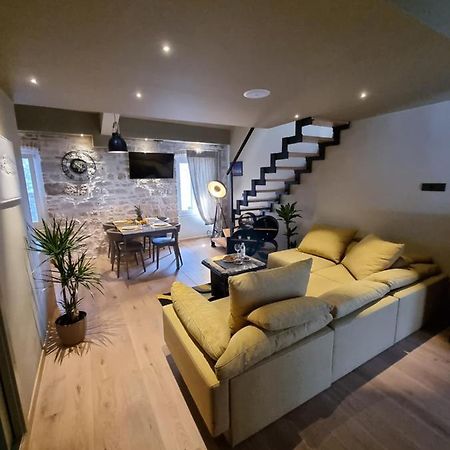 ˇdcˇ Modern Apartment Near The Church Ровінь Екстер'єр фото