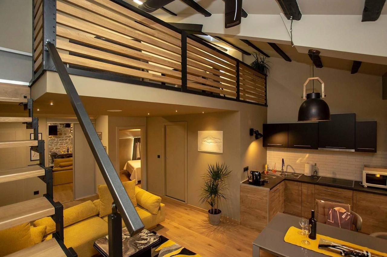 ˇdcˇ Modern Apartment Near The Church Ровінь Екстер'єр фото