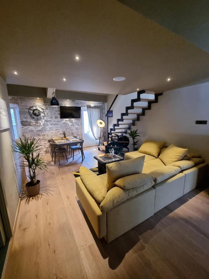 ˇdcˇ Modern Apartment Near The Church Ровінь Екстер'єр фото