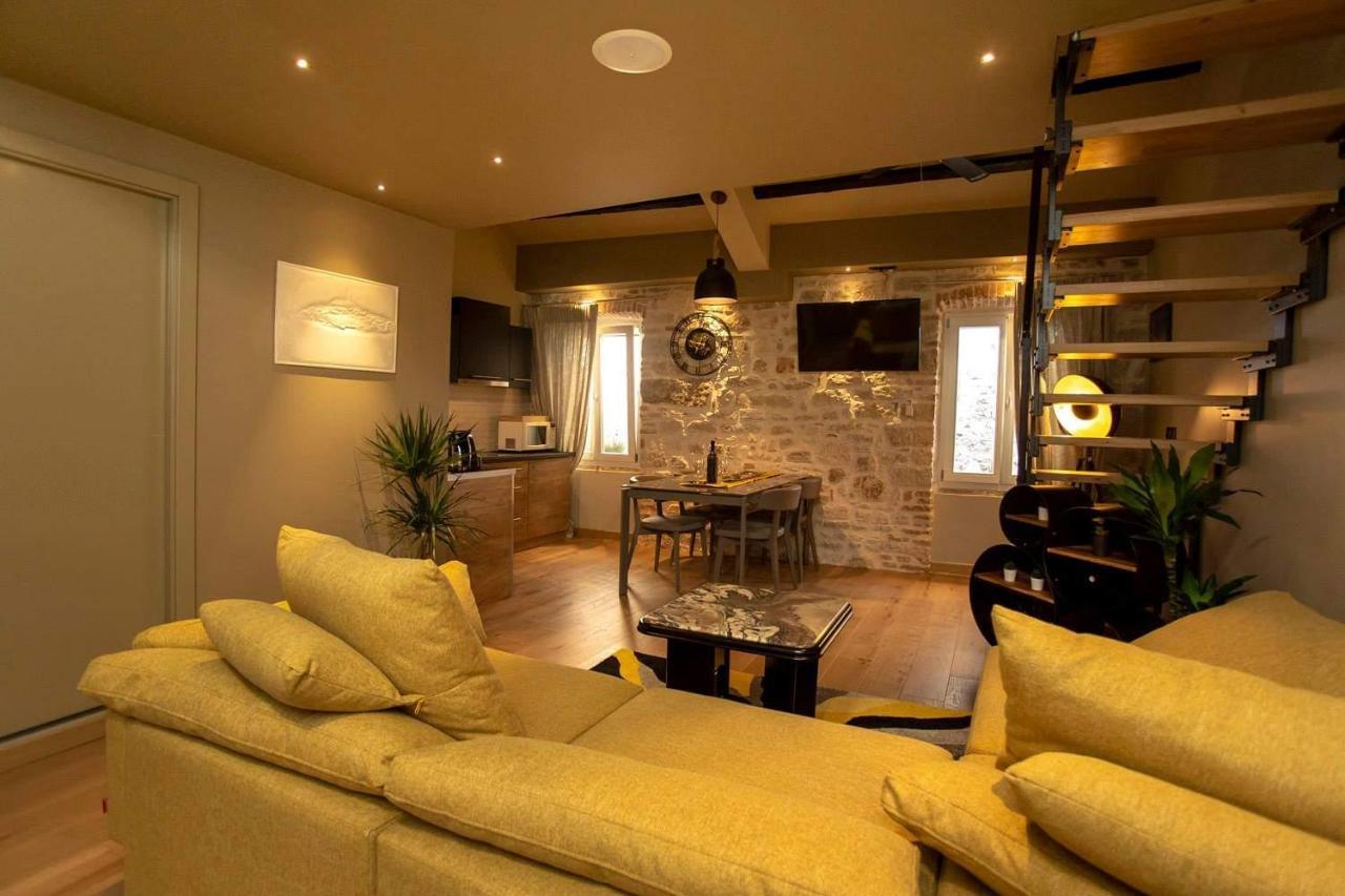 ˇdcˇ Modern Apartment Near The Church Ровінь Екстер'єр фото